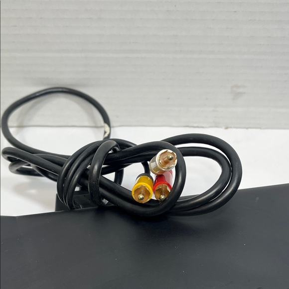 Xbox 360 Console with Kinect Sensor - Black - Picture 5 of 15